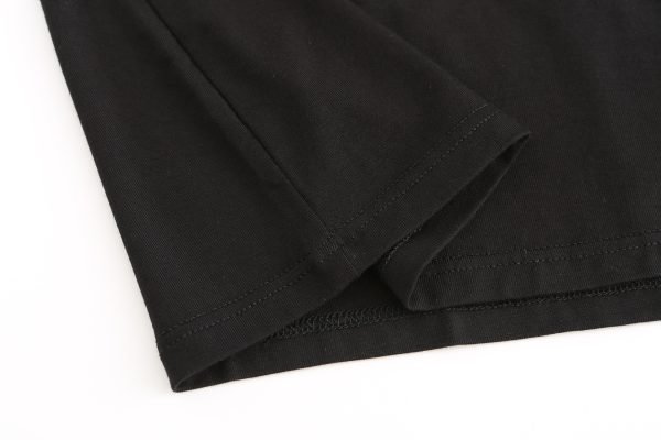 details of black Tee
